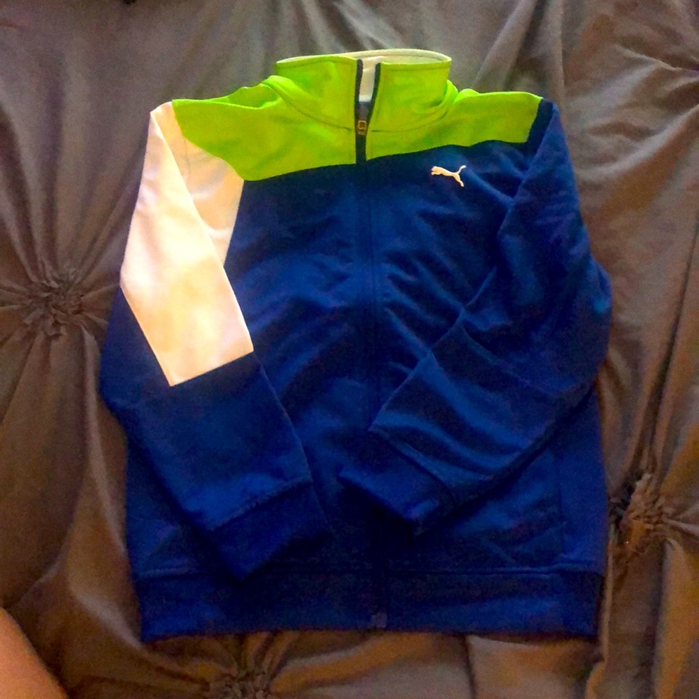 Boys Puma jacket size small. Like new